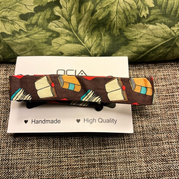 75-PTT NWT OCIA Handmade Toddlers Brown With Books Bow Tie O/S High Quality - Picture 2 of 7